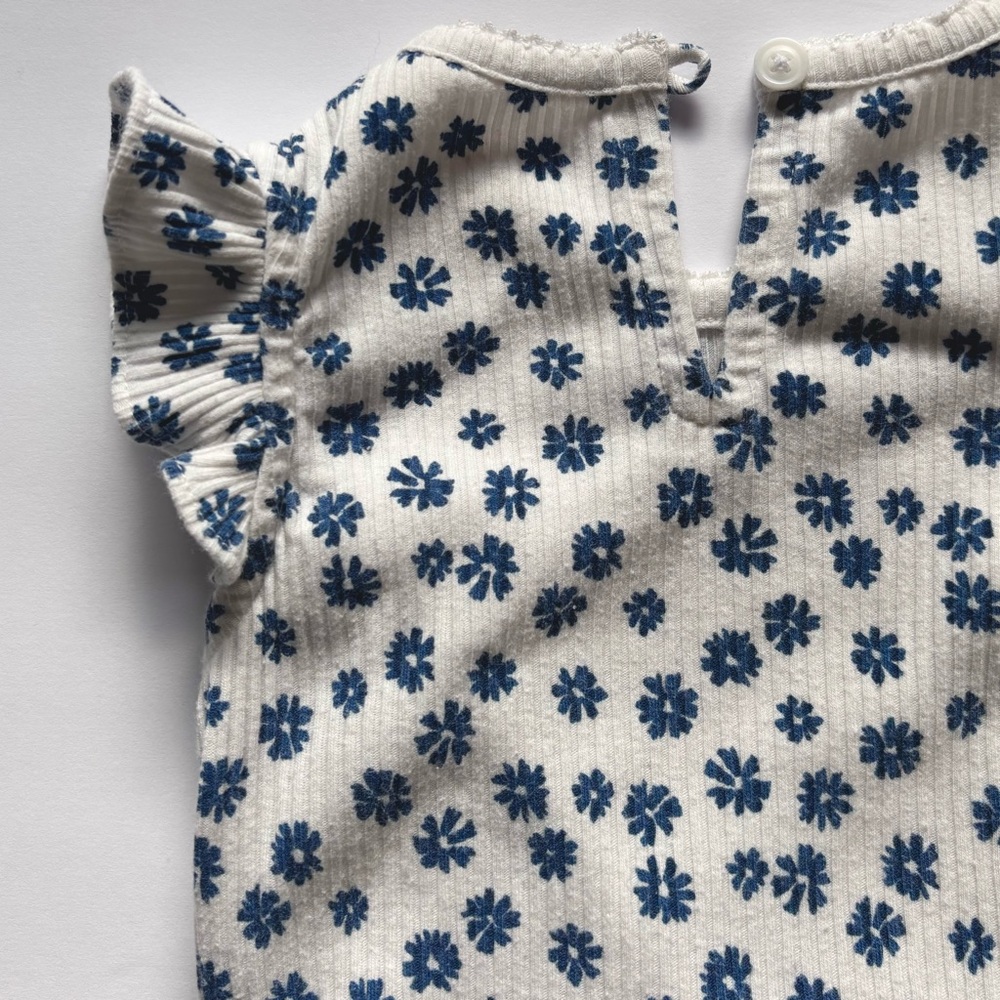 GAP BABY Ribbed Dainty Floral Keyhole Button Ruffle Flutter Sleeve Bodysuit - Picture 9 of 11